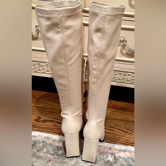 EUC Public Desire “Caryn” Ultimate 70’s “Go-Go Boot” in a Creamy Off-White Sz 6 - Picture 6 of 13